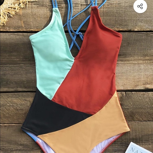 CupShe Colorblocked V-Neck One Piece Swimsuit - Picture 3 of 7